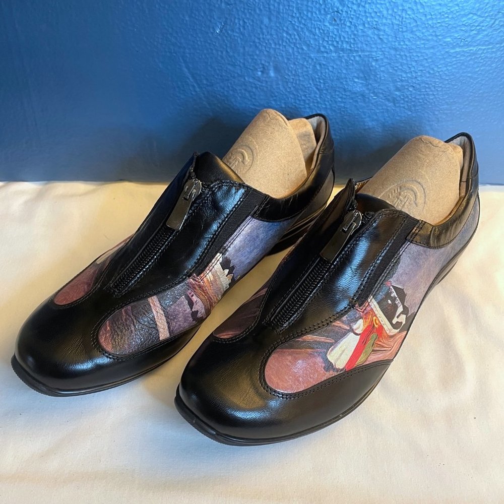 Icon Women’s Artwork Zip Shoes / Flats ~ Size 40 Euro (8.5 US) ~ EUC